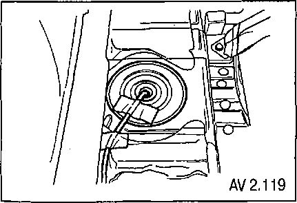 2.8.6 Снятие и установка топливного насоса